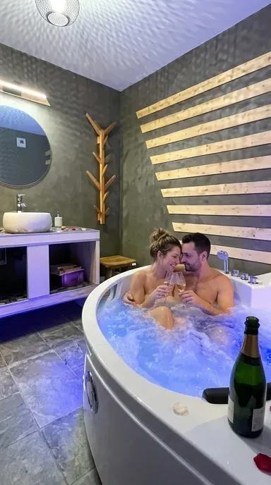 Espace spa avec jacuzzi privatif